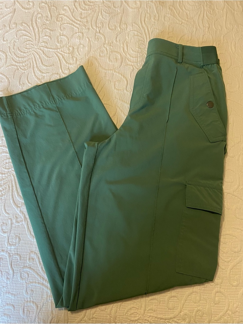 Athleta Woman’s Olive Green Cargo Pants